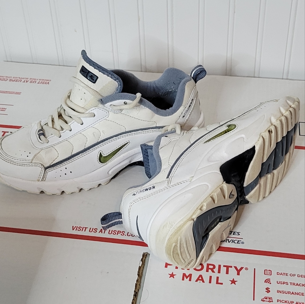 Nike walking shoes size 8.5 women